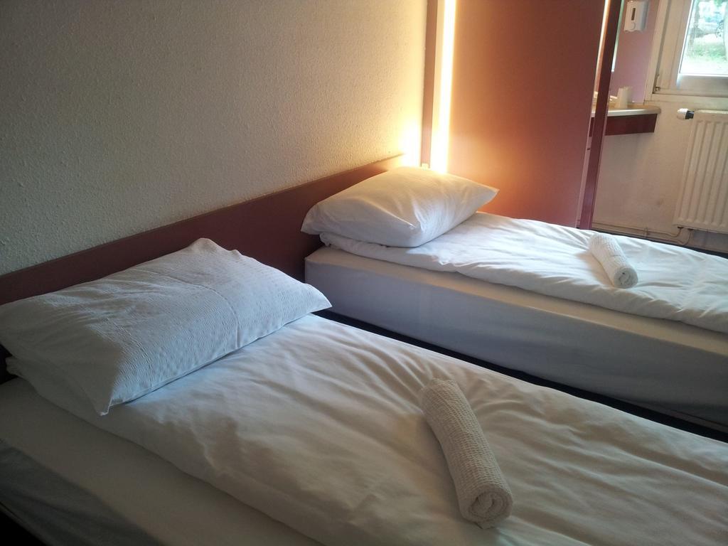 Drive Inn Hotel Törökbálint Esterno foto