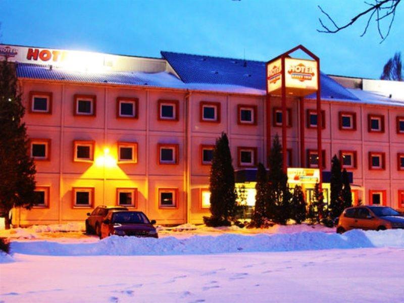 Drive Inn Hotel Törökbálint Esterno foto