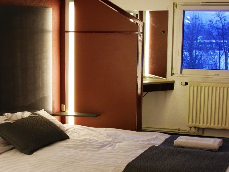 Drive Inn Hotel Törökbálint Esterno foto